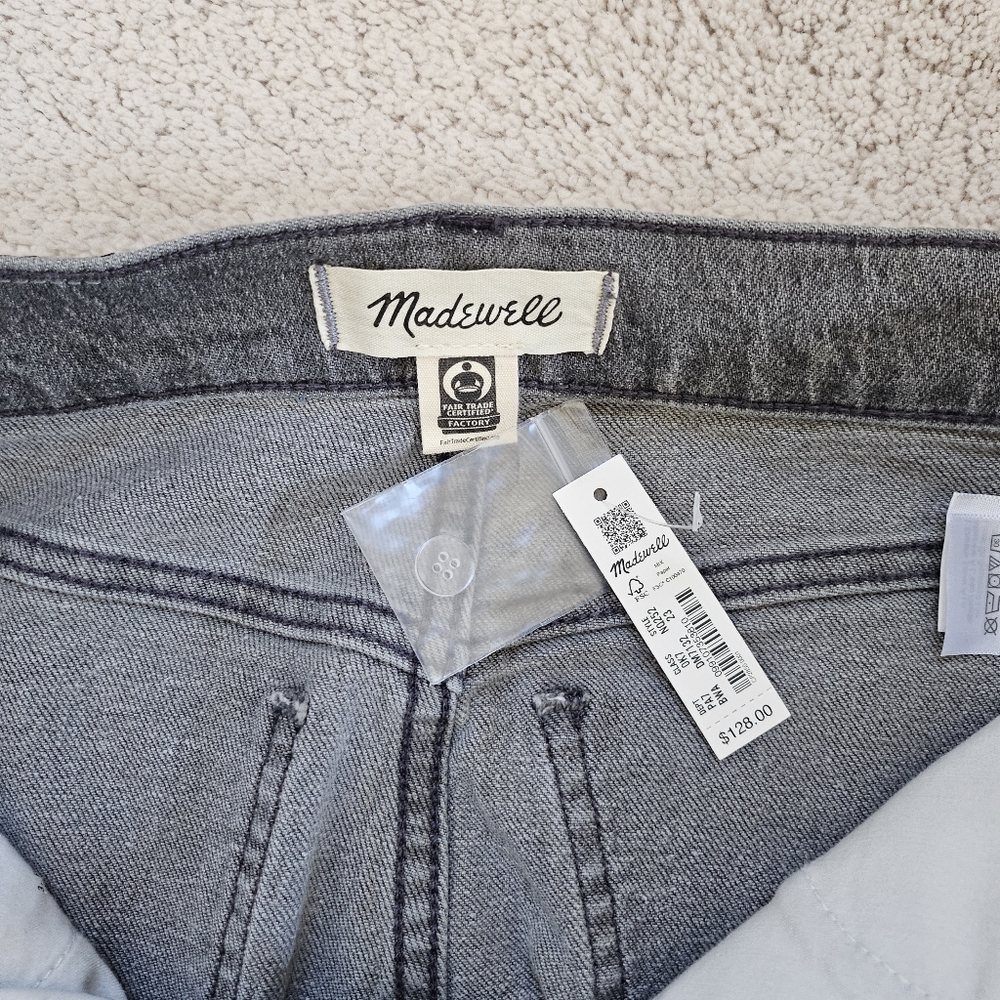 Madewell 90s Straight Jean in Burwick Wash: Cross-Tab Edition - Picture 9 of 11